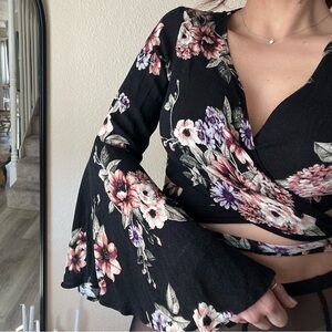 Wrap floral crop top. Flare sleeves